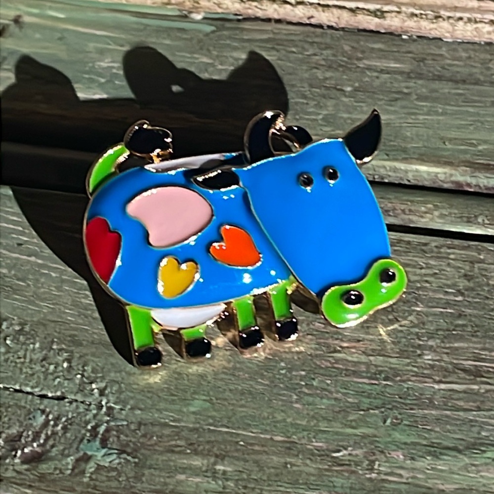 Cow pendant/ brooch